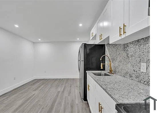 5740 Mayo St #5 — Photo 8