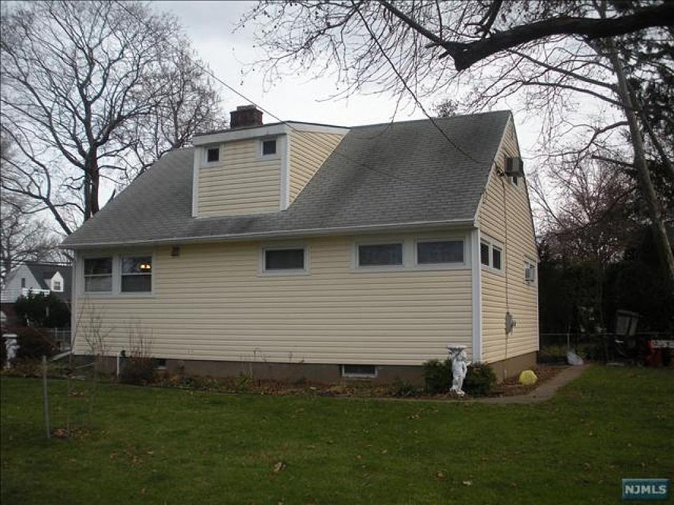 2nd image of 200 Linden Pl
