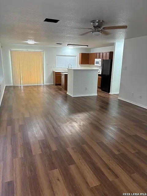 3 bed, 2.0 bath, 1358 sqft, $1,600 — Photo 4