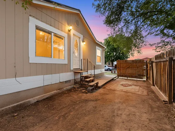 1152 Los Nardos Dr SE, Los Lunas, NM 87031