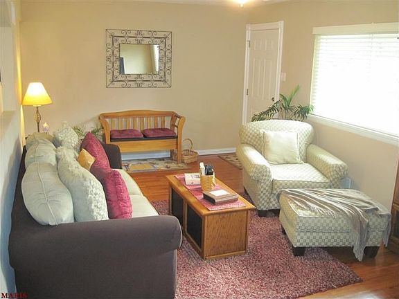 3rd image of 439 Golden Valley Dr