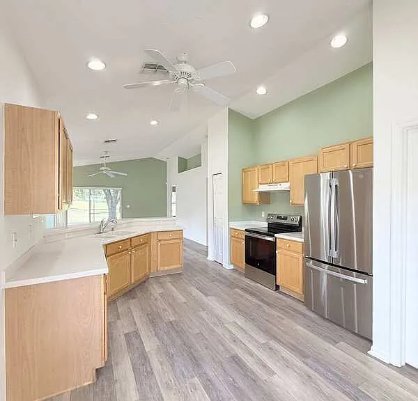 240 Center Oak Cir — Photo 10