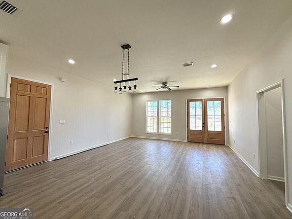 4th image of 864 Ramblin Rd