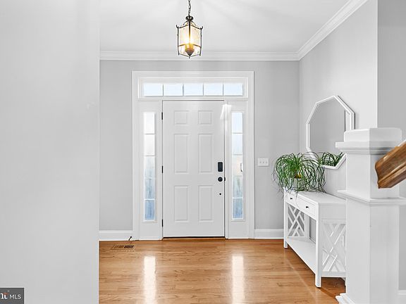 3rd image of 42963 Tara Ct