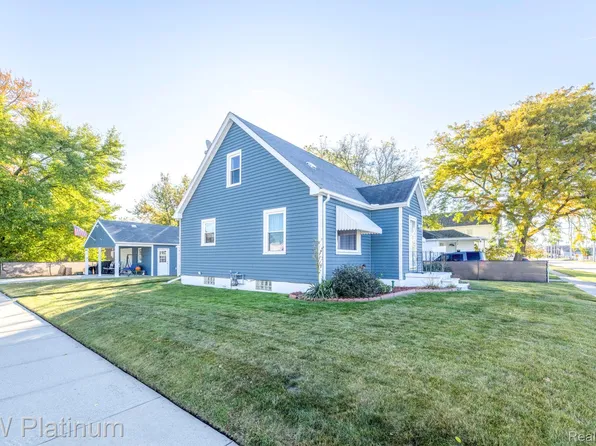 1534 12th Ave, Port Huron, MI 48060