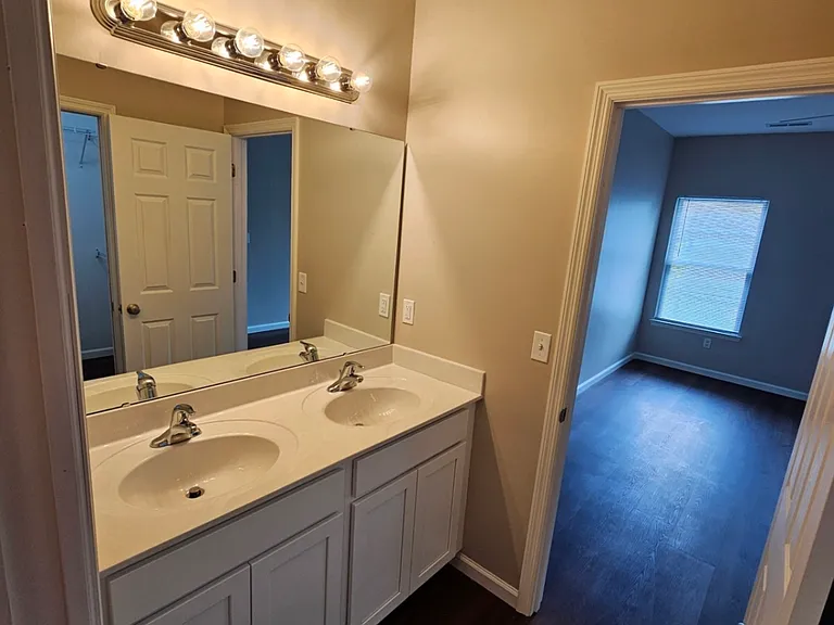1420 Swallow Ln — Photo 17