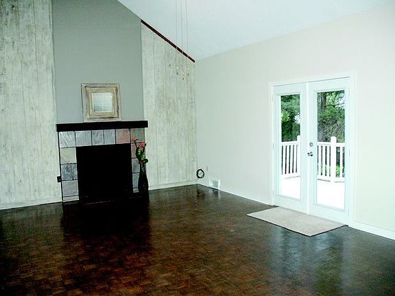 Vaulted Family Room
