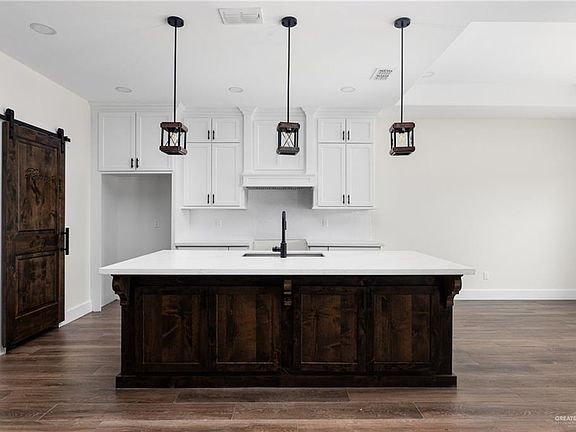 3rd image of 517 Tower Oak Dr