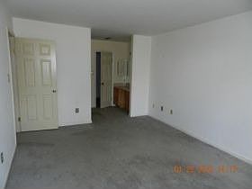 5th image of 233 Ashridge Ln