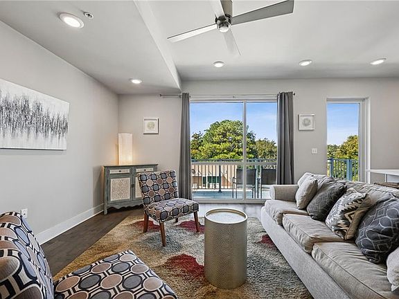 4th image of 900 Bartholomew St #415
