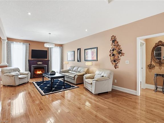 5th image of 256 Highland Rd W