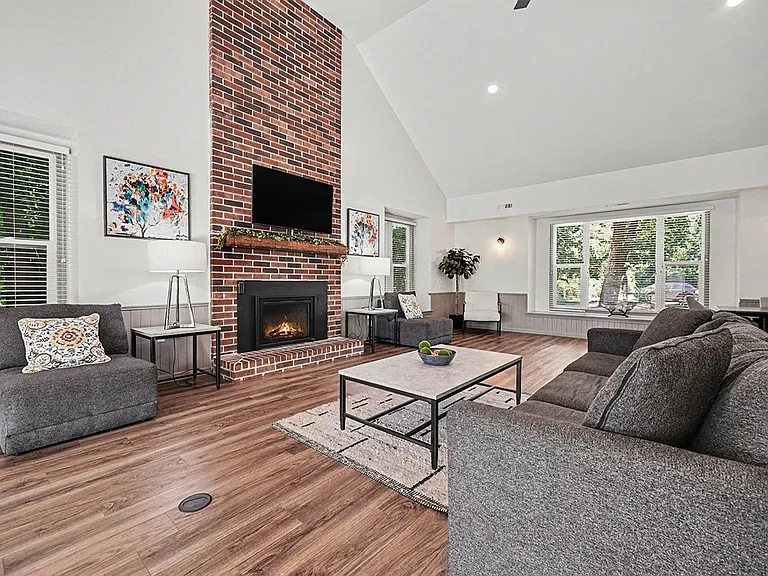 Byron Lakes Apartments — Photo 69
