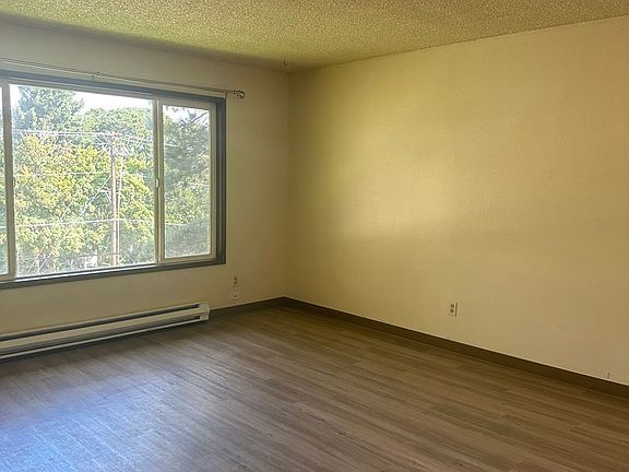 2nd image of 1695 Oak St #44