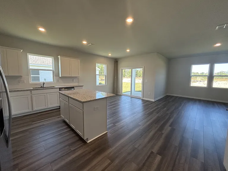 539 Coronado Ave — Photo 10