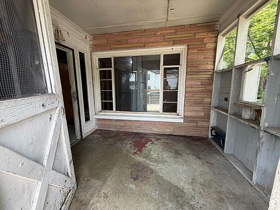 2nd image of 1218 E Locust Street