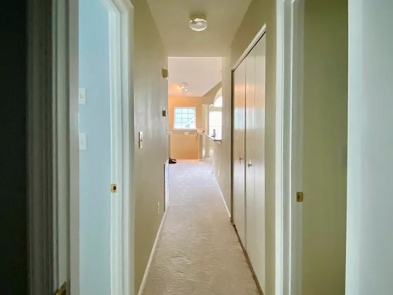 1110 Queens Xing — Photo 22