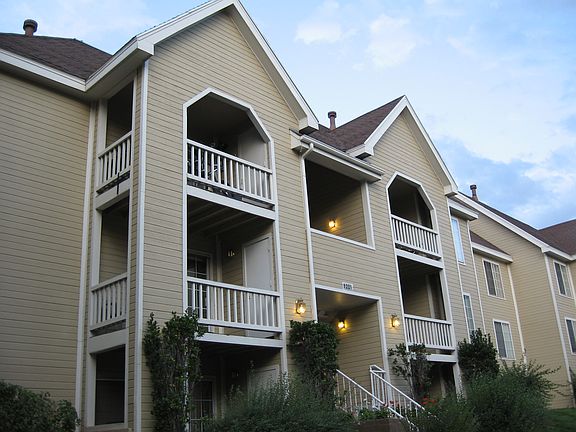 2nd image of 1221 E Waterside Cv APT 33