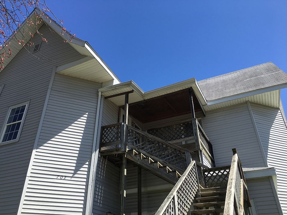 1st image of 440 W 3rd St