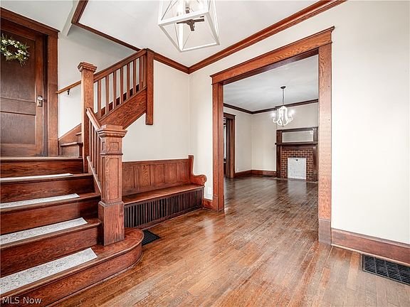 4th image of 618 Locust Ave