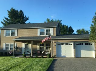 27 Maxwell Ln, Manalapan, NJ 07726