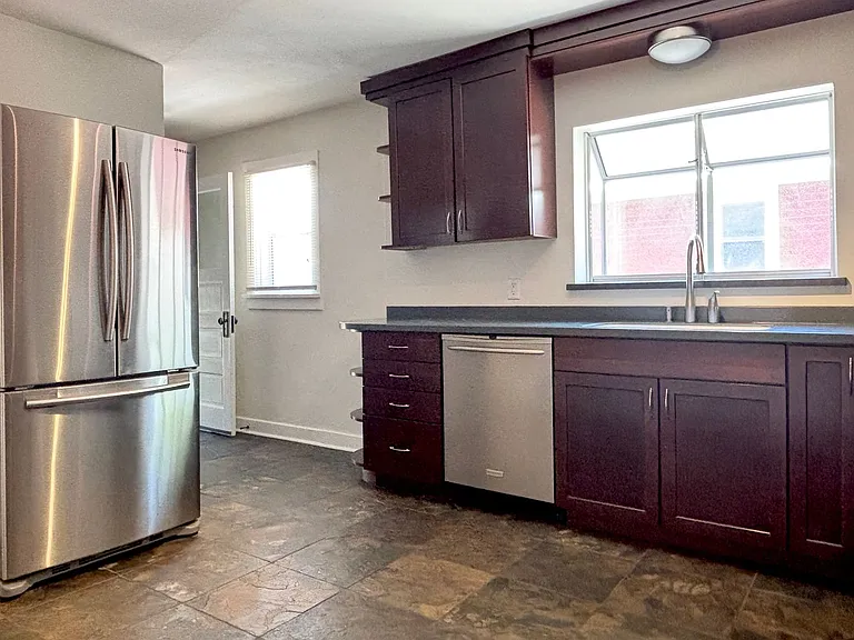 631 E Downington Ave — Photo 11