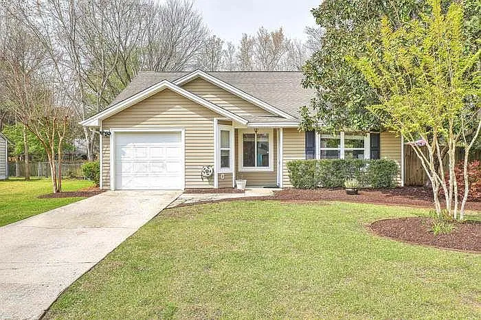 3 bed, 1327 sqft, $3,200 — Photo 1