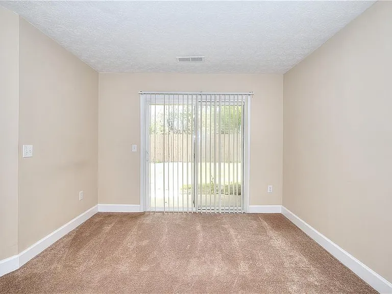453 Tara Commons Cir — Photo 13