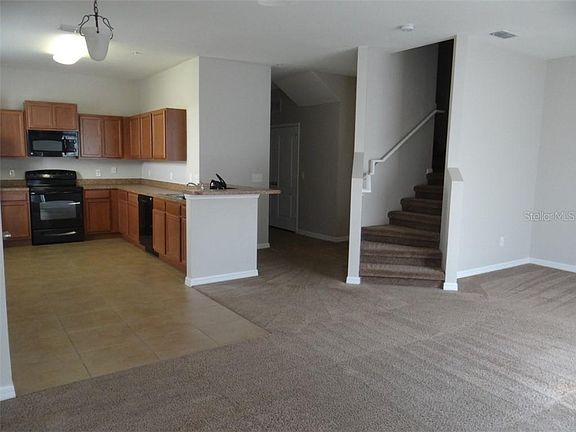 3rd image of 1582 Scarlet Oak Loop #64B