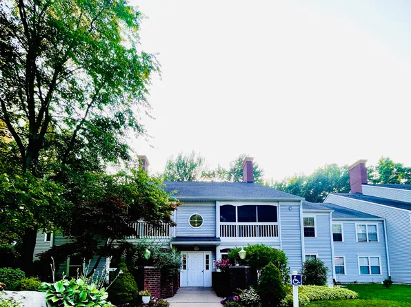 607 Curzon Ct APT 103, Howell, MI 48843