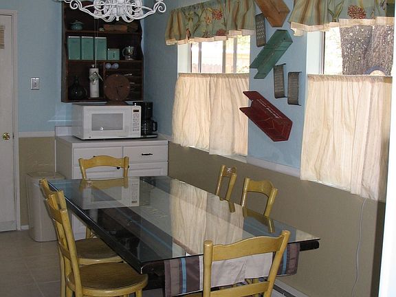 Eat-in kitchen- Very Roomy