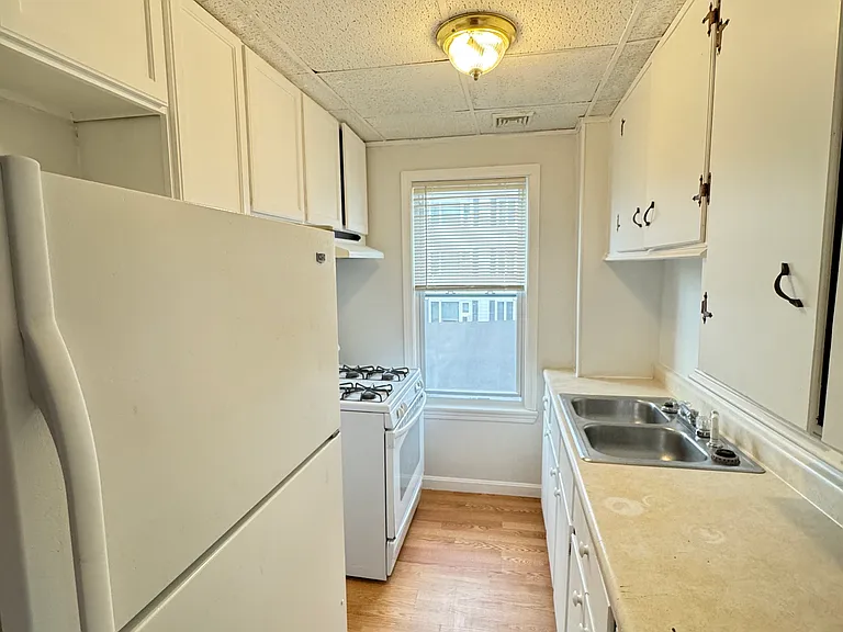 376 Division St #1 — Photo 4