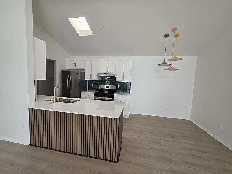 2307 N Lincoln Ave — Photo 9