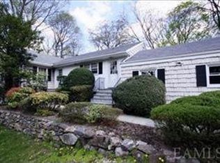 14 Richmond Ln, New Rochelle, NY 10804