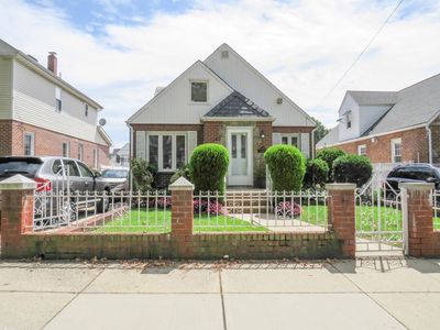 20942 33rd Rd, Flushing, NY, 11361