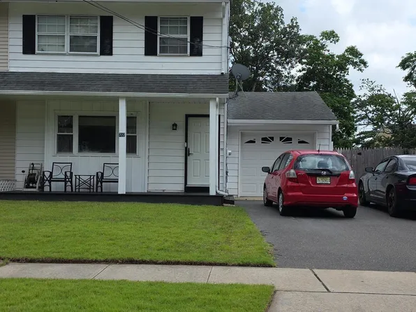 722 Maple St, Lakehurst, NJ 08733