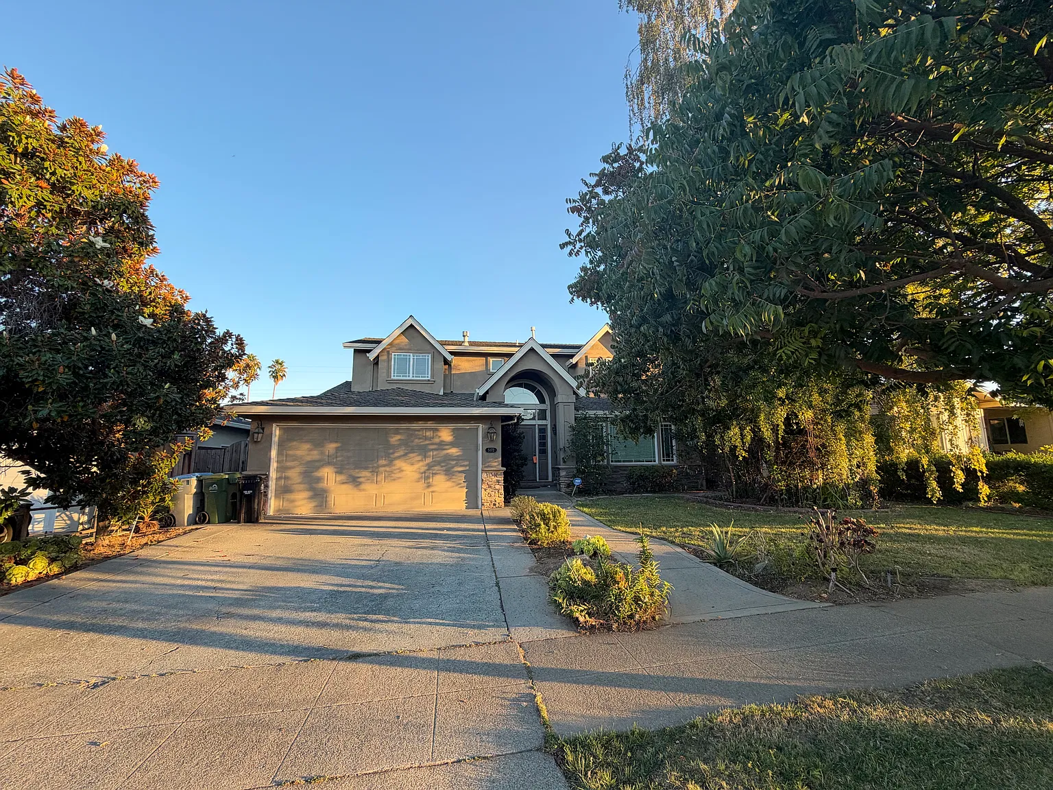 4 bed, 2484 sqft, $6,998 — Photo 1