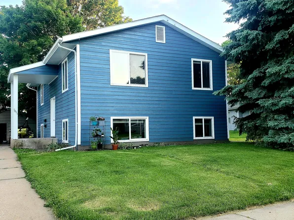 1011 Columbus St, Pella, IA 50219