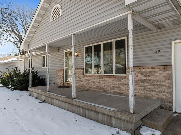 2nd image of 201 E Meadow Grove Blvd