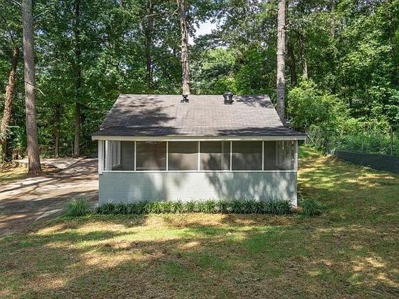 Covered and screened front porch.