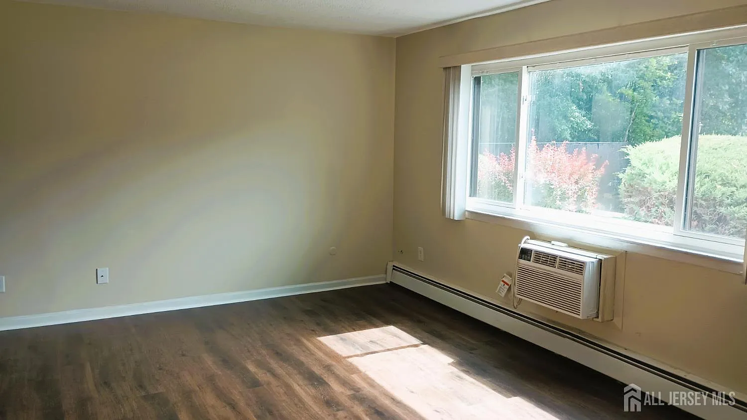 1 bed, 1.0 bath, $2,000 — Photo 2