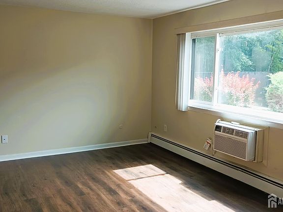 2nd image of 117 Cricket Ln