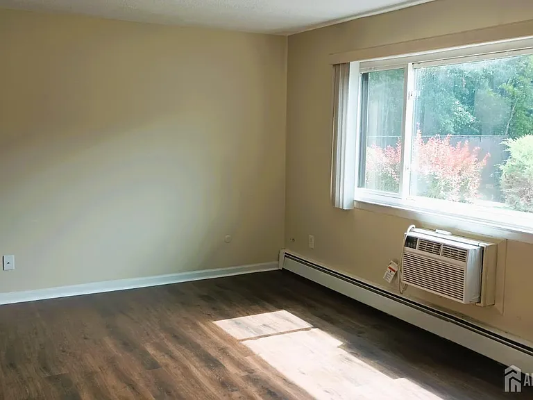 117 Cricket Ln — Photo 2
