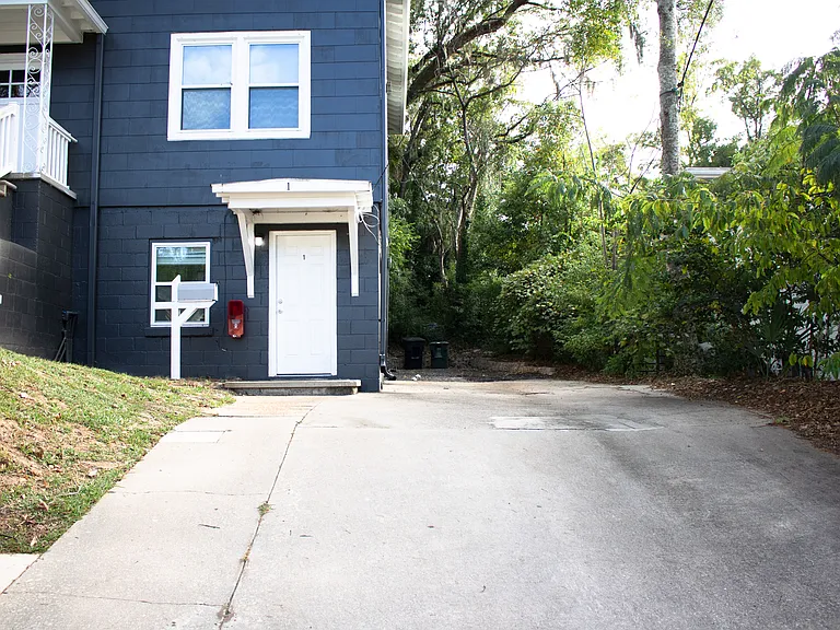 629 E Park Ave #2 — Photo 2