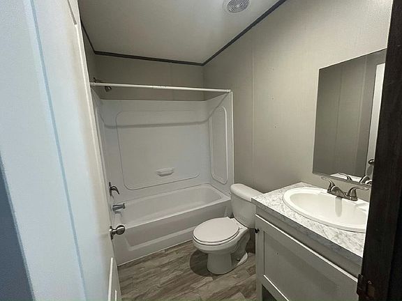 3rd image of 660 Maxey Rd Trailer 165