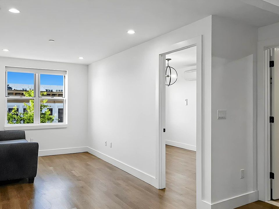 1st image of 824 Saint Johns Pl #4S