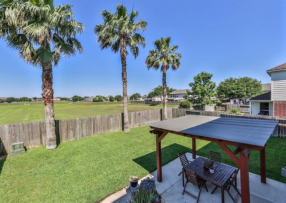 Beautiful home with no back neighbors, only a beautiful green space.
