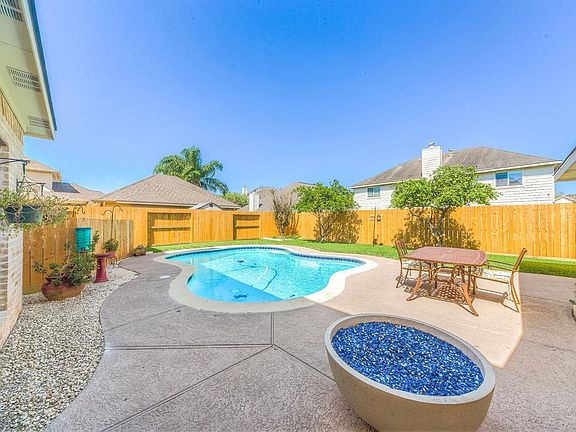 5th image of 903 Persimmon Pointe