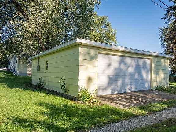 2.5 car garage