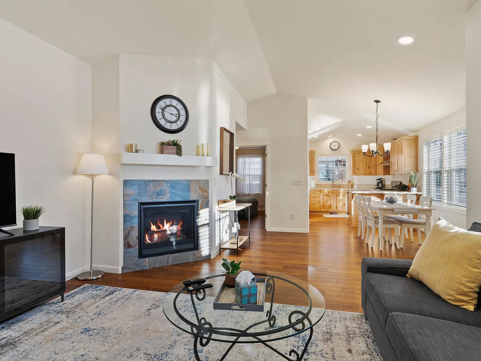 3 bed, 1829 sqft, $3,500 — Photo 3