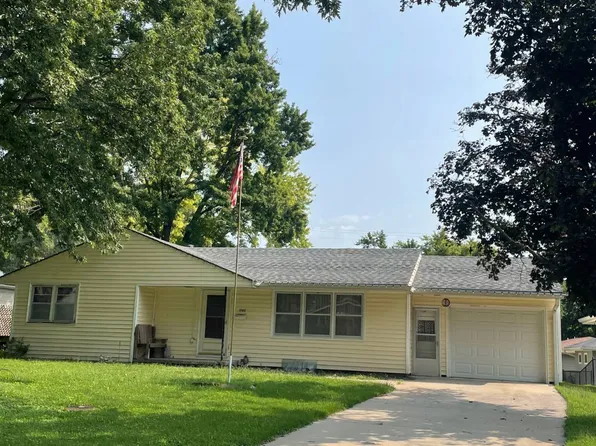 1703 Laramie St, Marysville, KS 66508